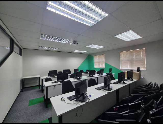 609M² OFFICE TO LET IN HALFWAY GARDENS